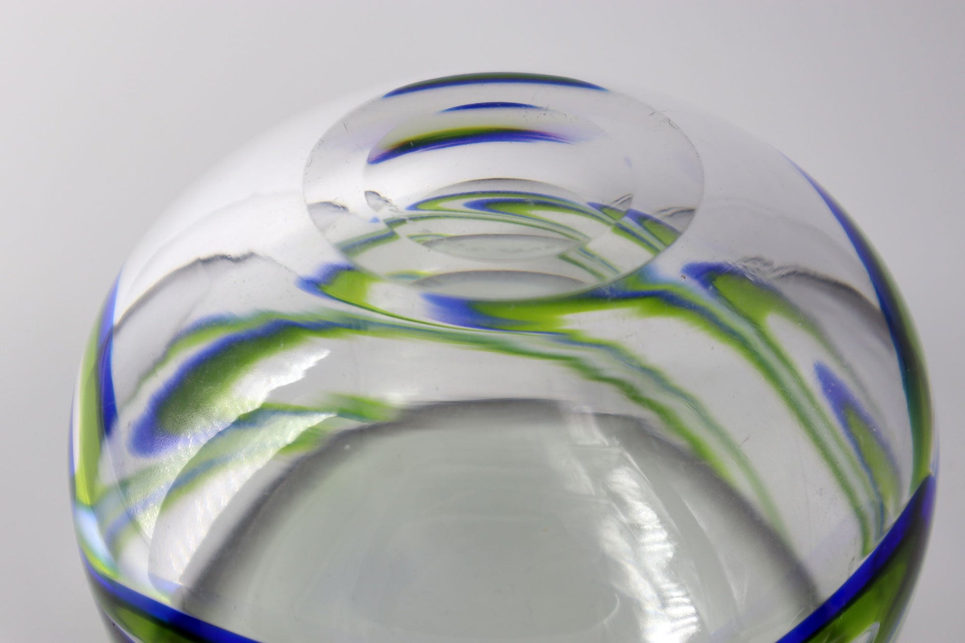 Goran Warff (1933–2022), Sweden, Signed Set of Glass Bowl & Paperweight